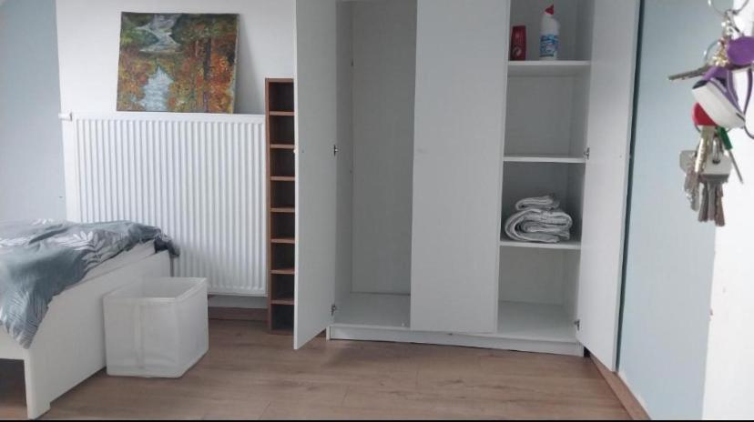Ở trọ Deux Lits Celibataires 3eme Etage Petite Cle Rouge *